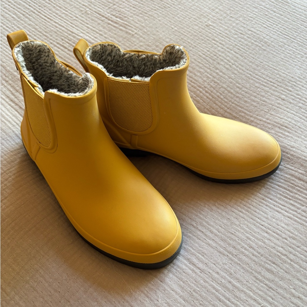 Bogs Yellow Rubber Chelsea Ankle Boots with Fleece Lining - Picture 2 of 6